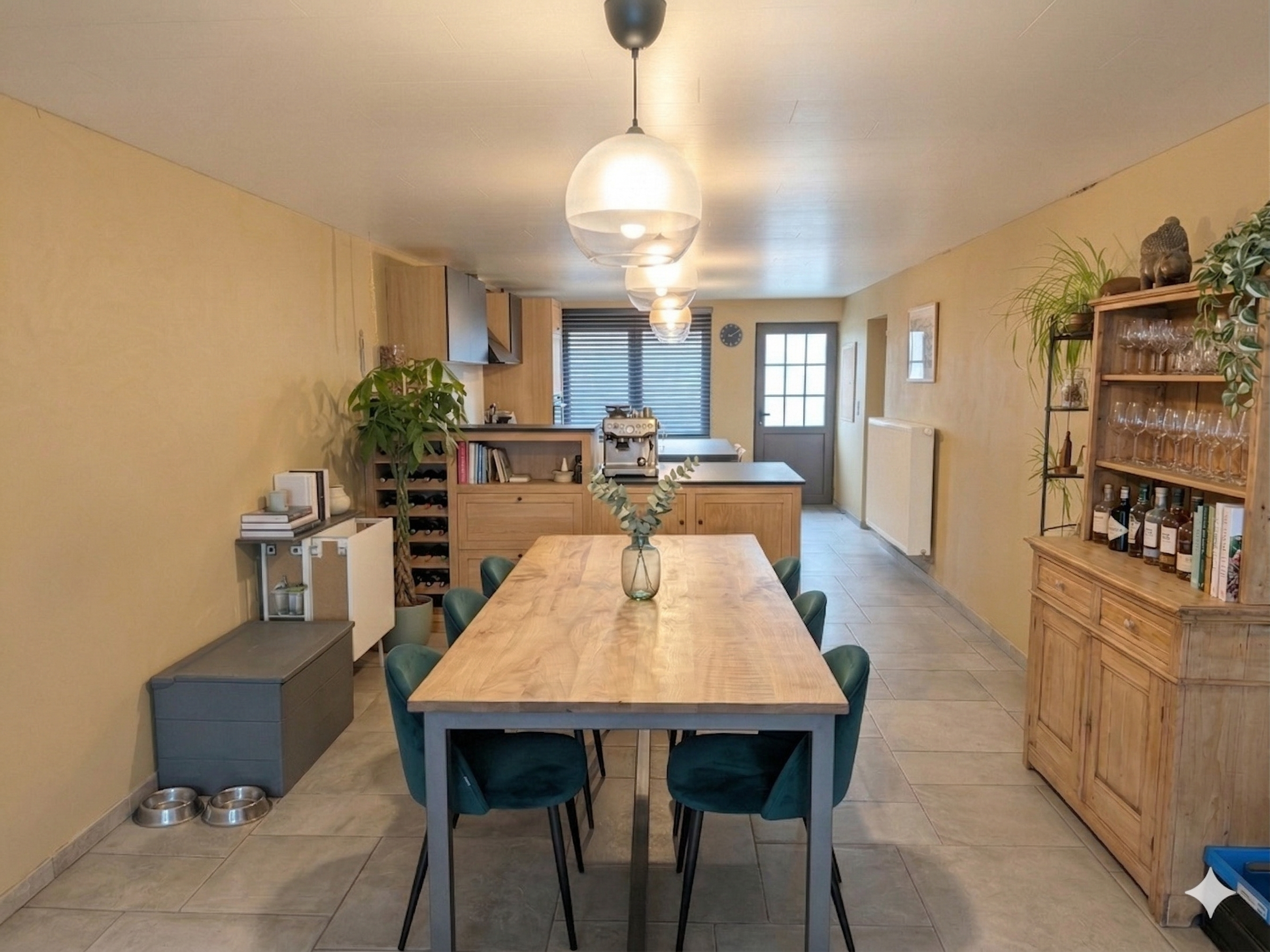 Beige doré — vue salle à manger